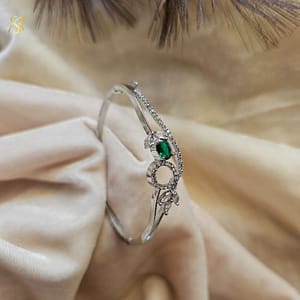 emerald elegance bracelet