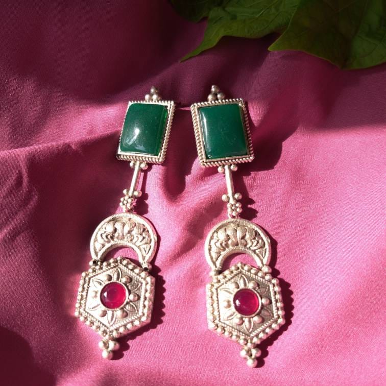 silver drop earrings with green monalisa stones silver drop earrings with green monalisa stones